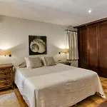 Maria Villa *