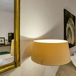 Maria Villa *